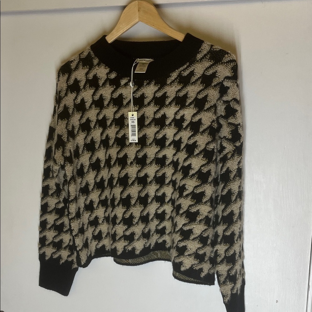 Max Studio Black and Cream Houndstooth Cropped Sweater XS NWT